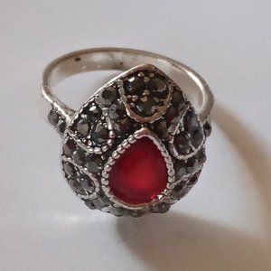 Women's Ring Size 8 Red And Black Rhinestones Silver Color Costume Jewelry
